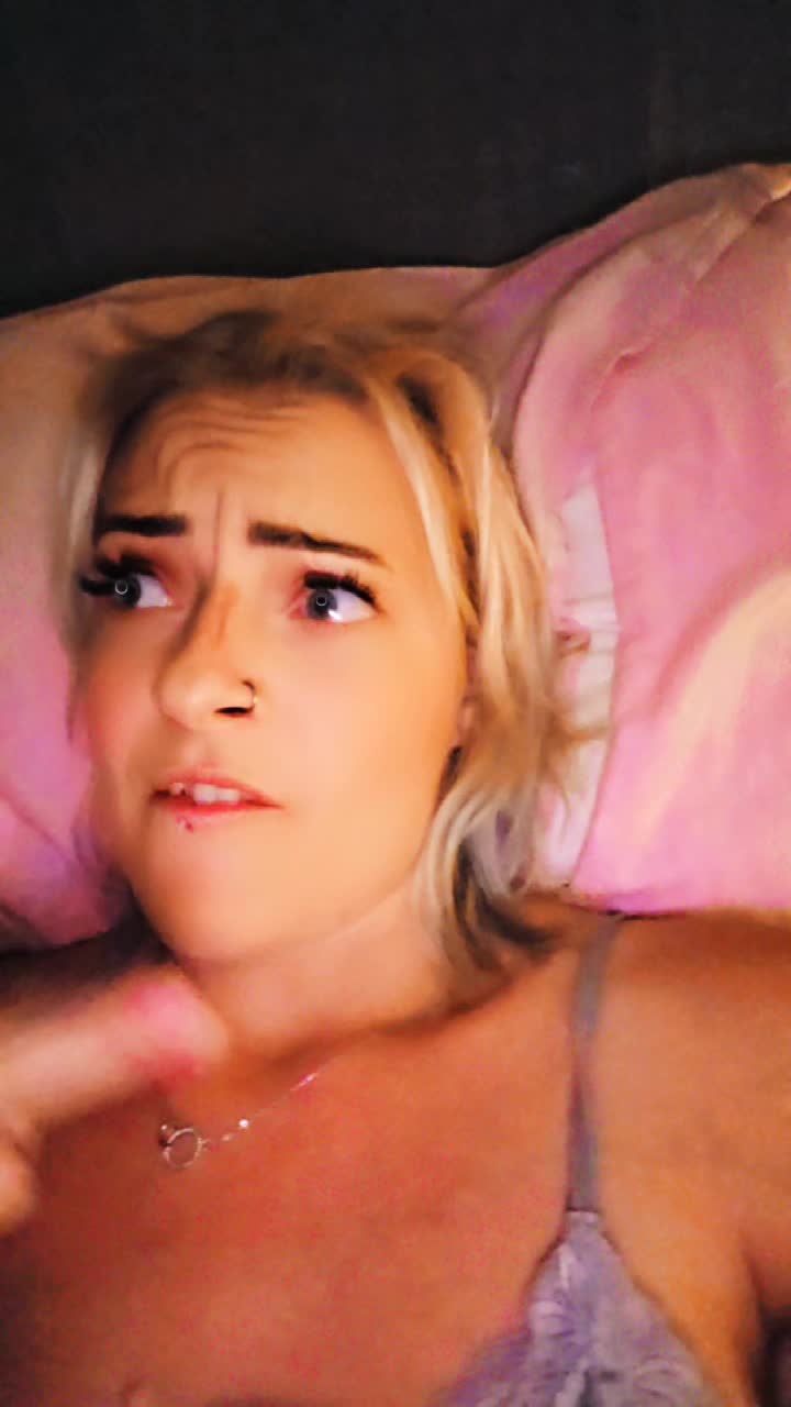 @Adora