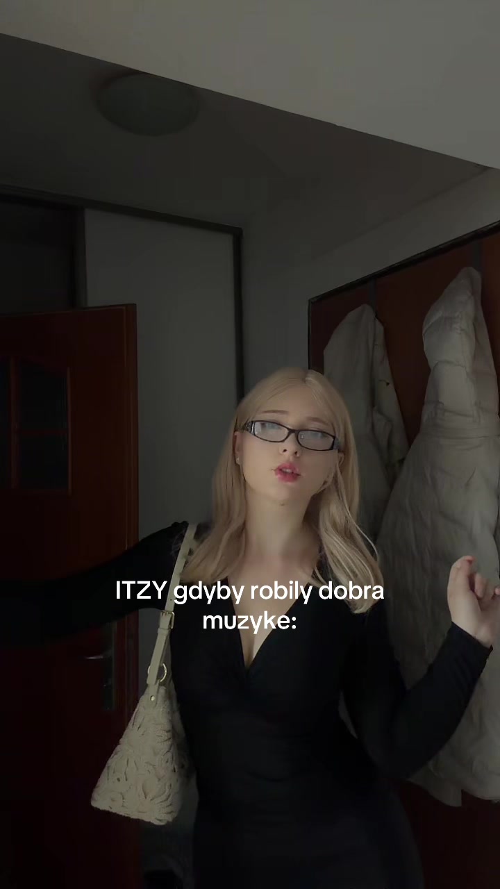 @janie_