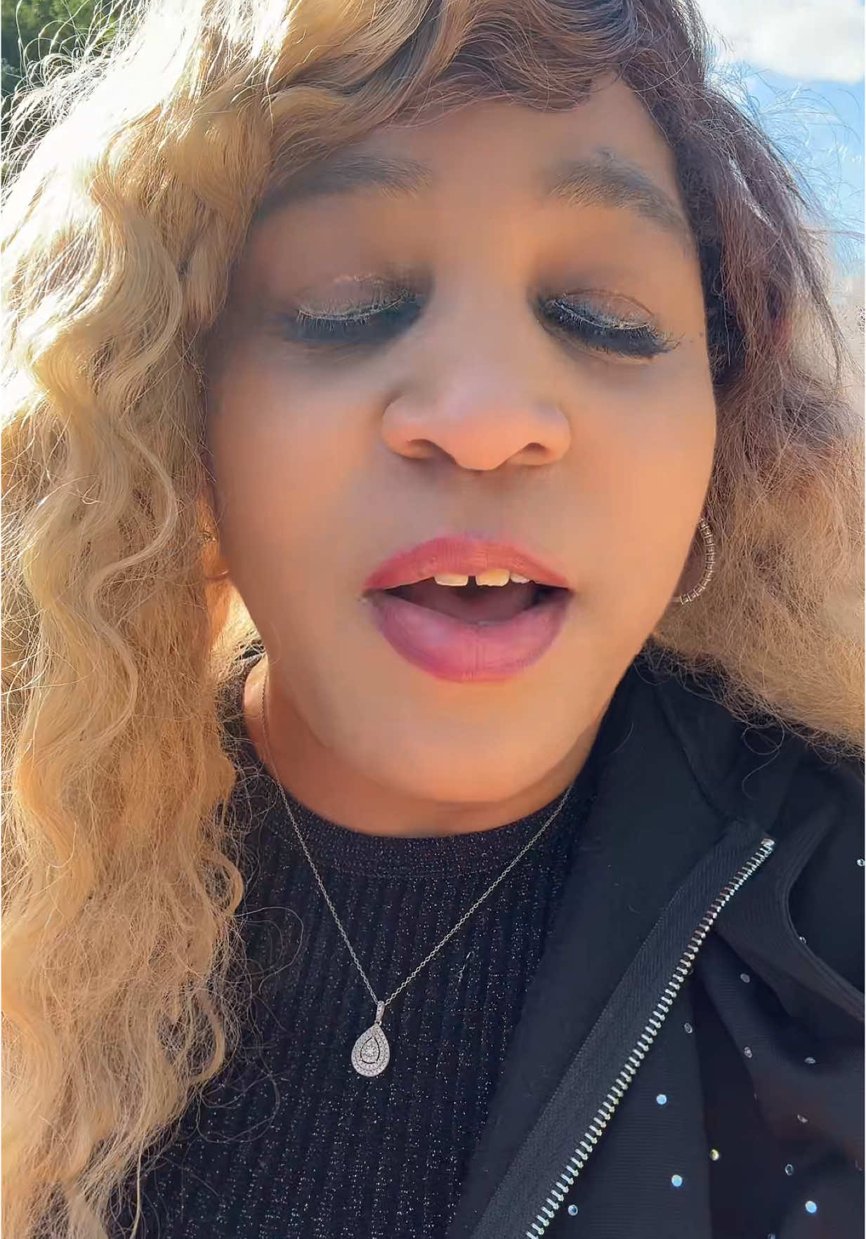 @SixxAnjanette