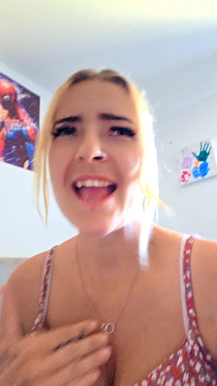 @Adora
