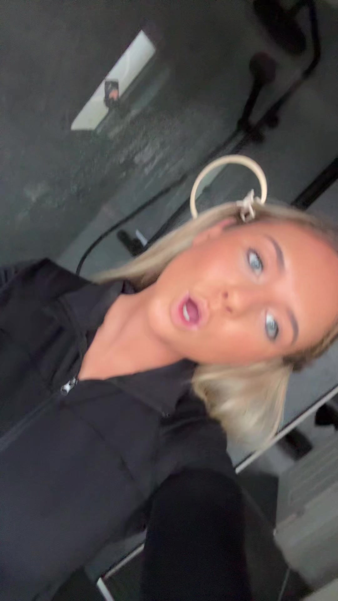 @Ell&eacute; 🤍