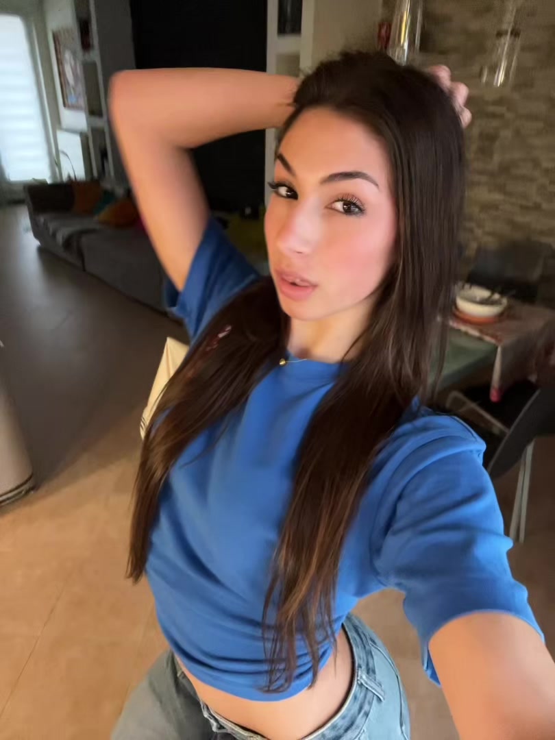 @Alic3