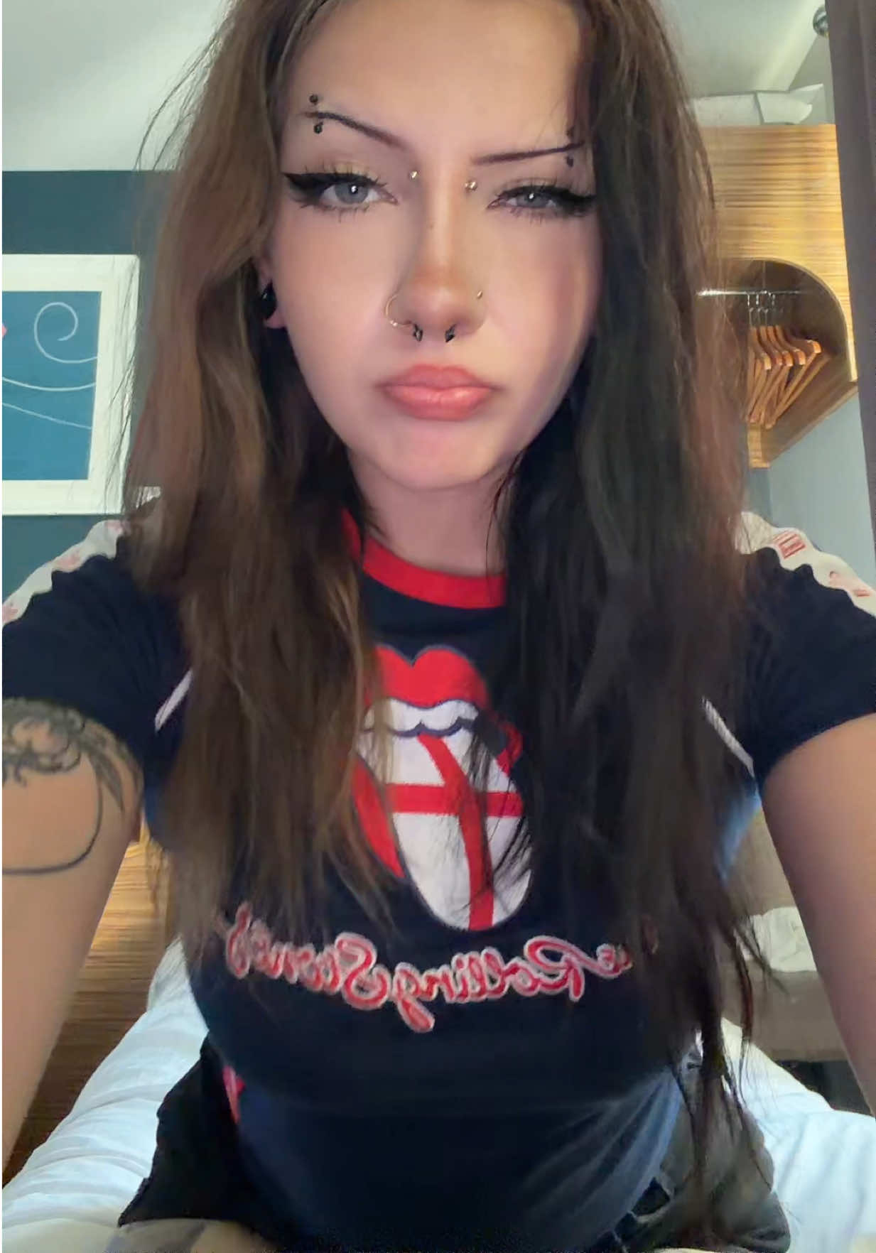 @Erry 🖤🌙♱