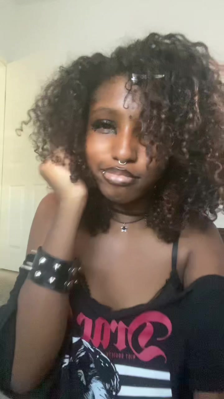 @Zaniya⛓️💥