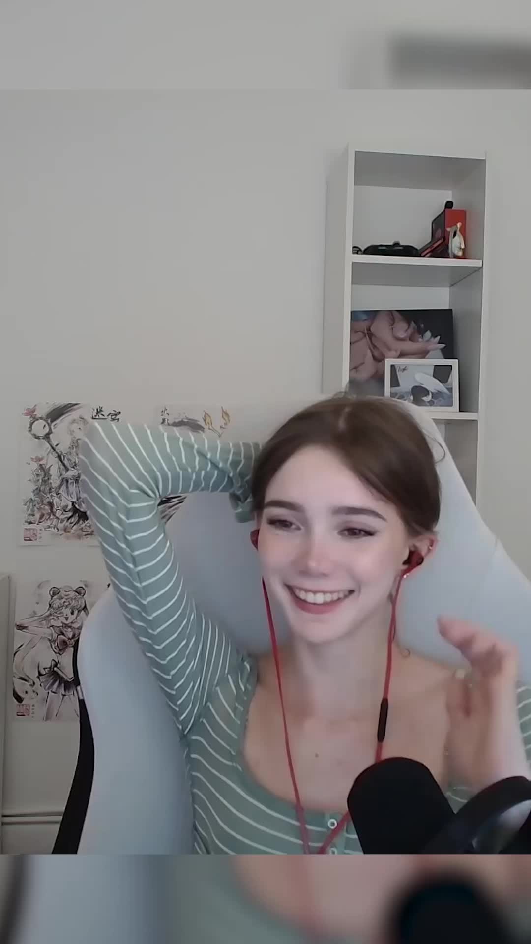 @holls