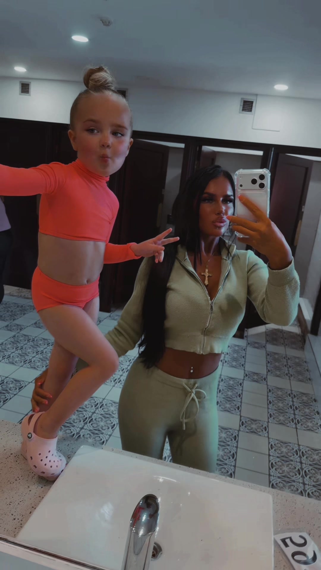 @Abbeyelliottx