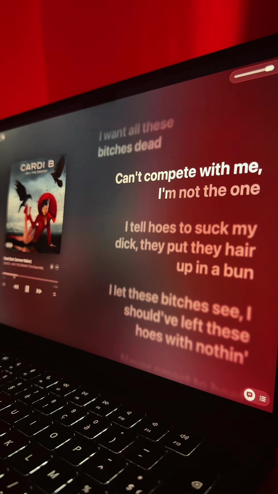 @🎧