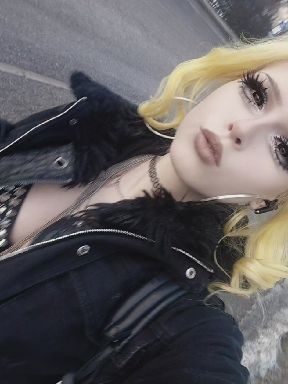 @𝒞𝒶𝓂𝒾🐜