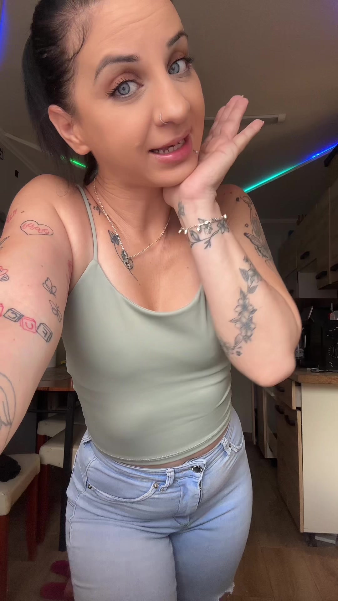 @Alexandra Farkas