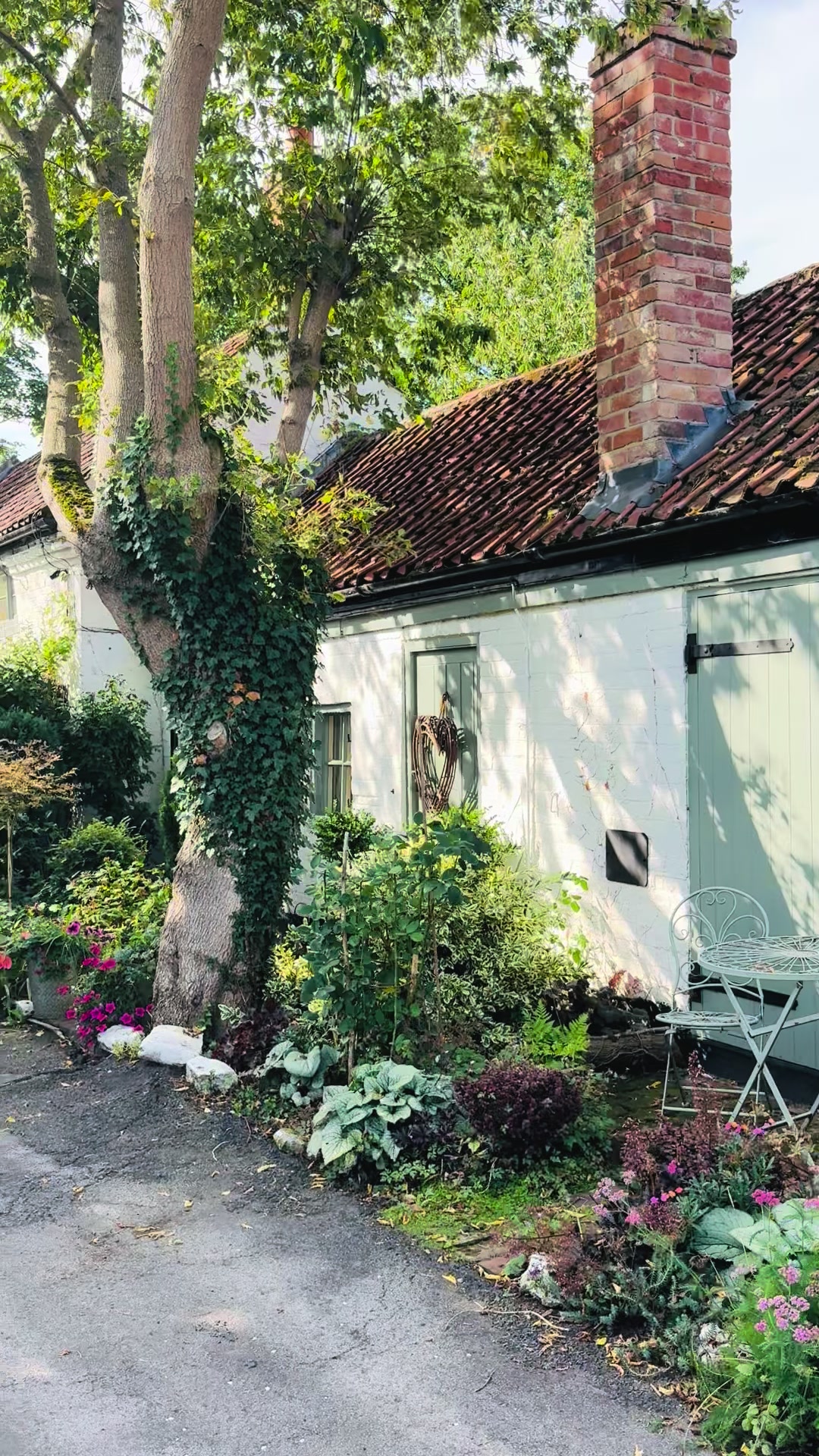 @Cottage Moor Witch