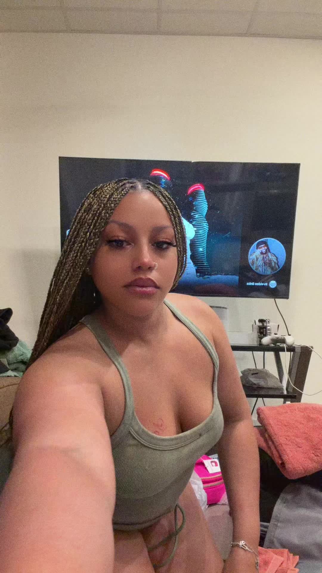 @TheeTropixalRedd