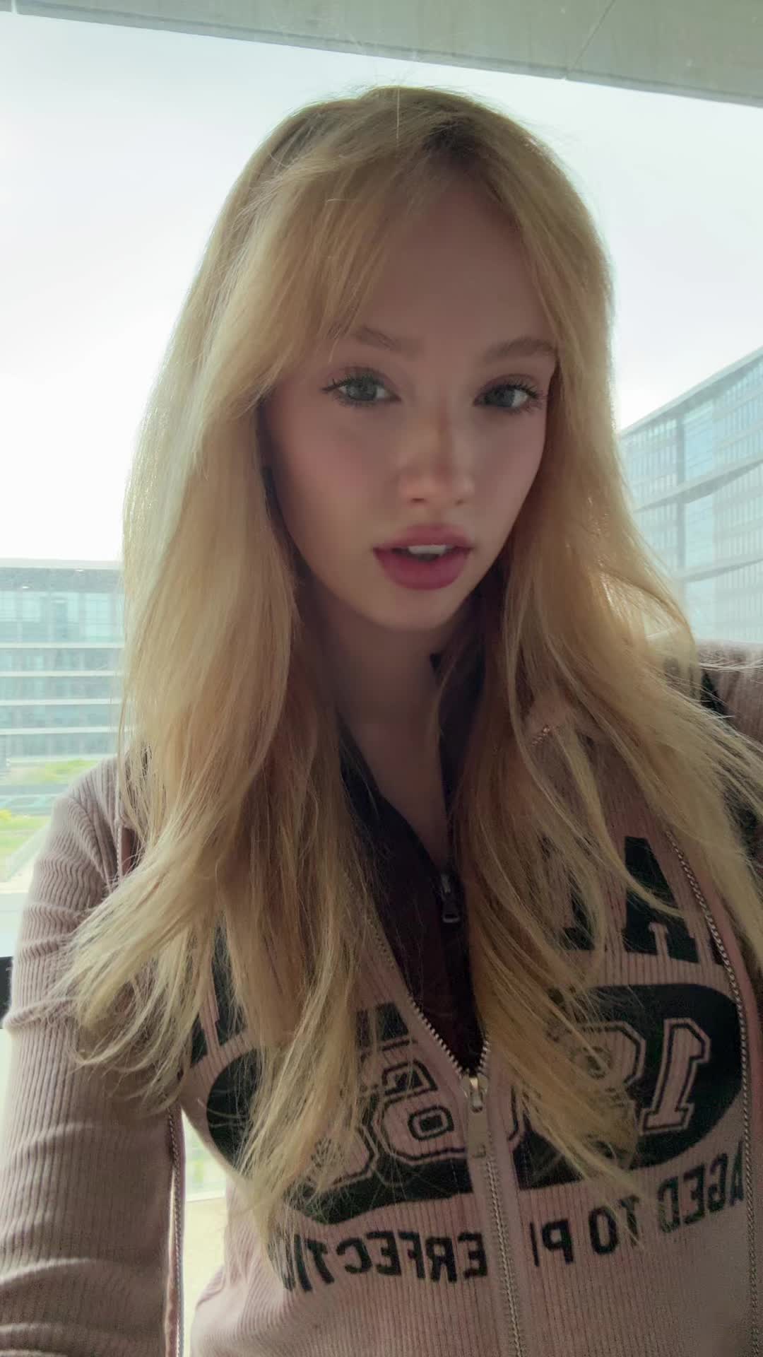 @MarisaLeona_