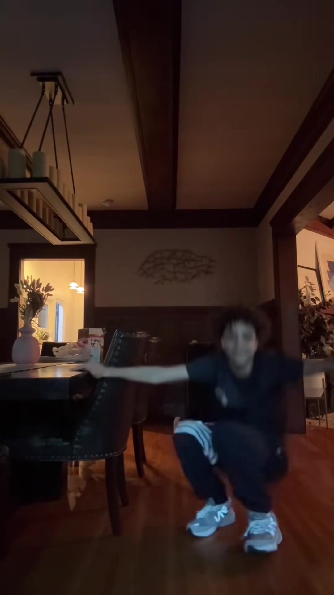 @⃟