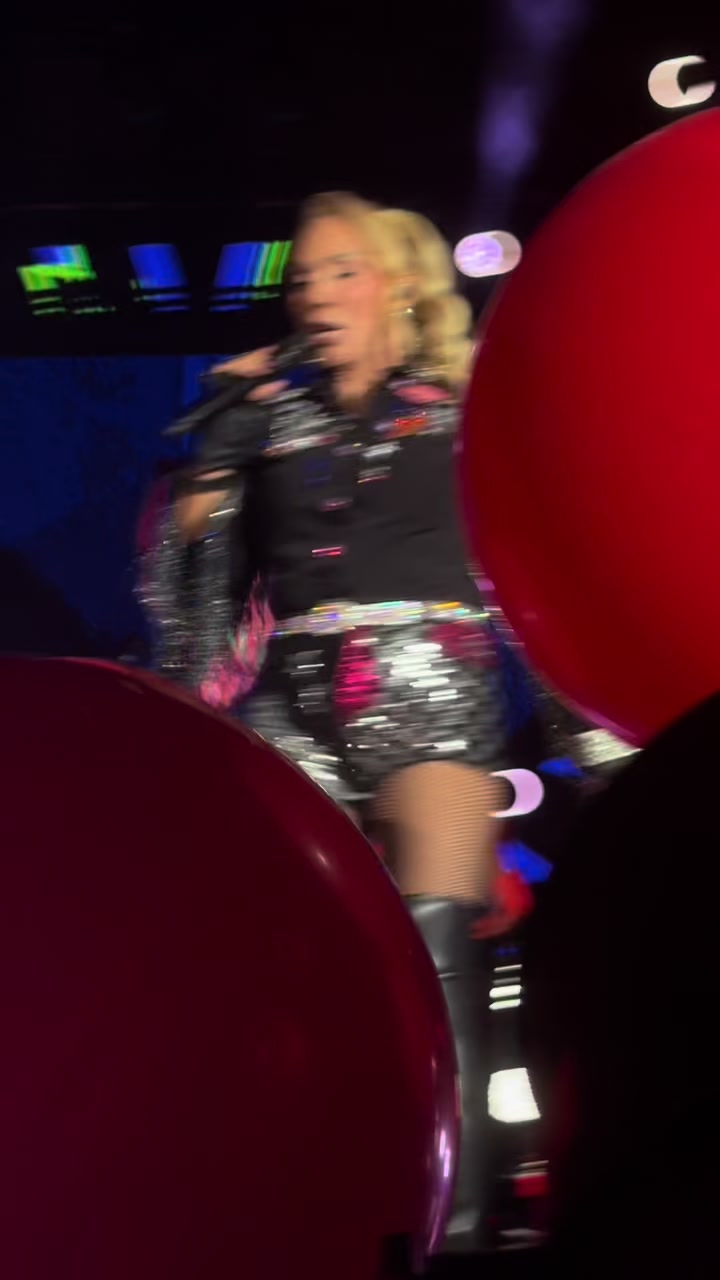 @•