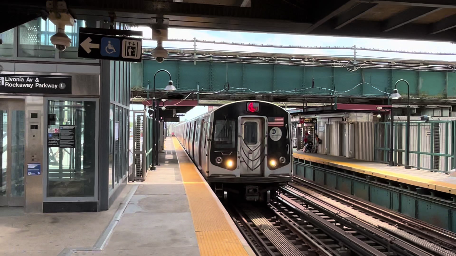 @R32 (J) train official