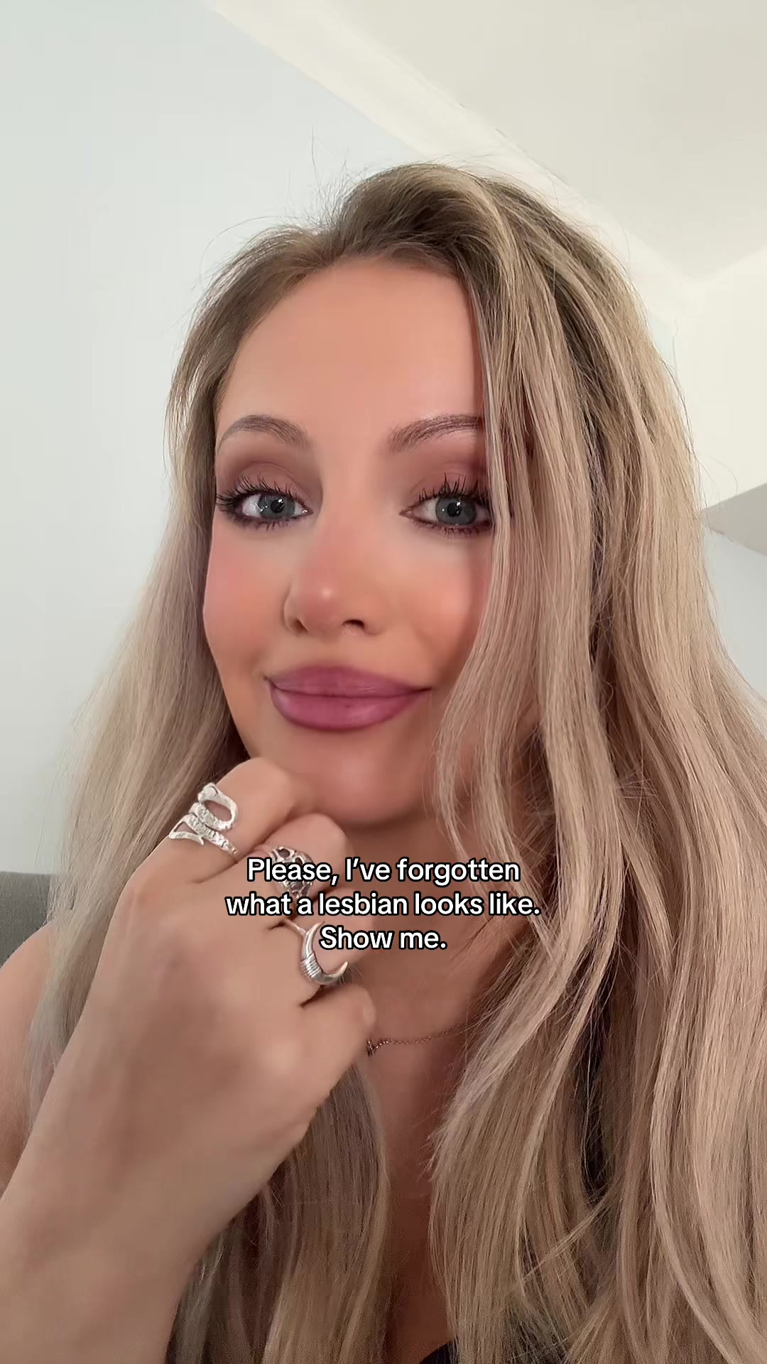 @Lisa J Evans sapphic author ⚢