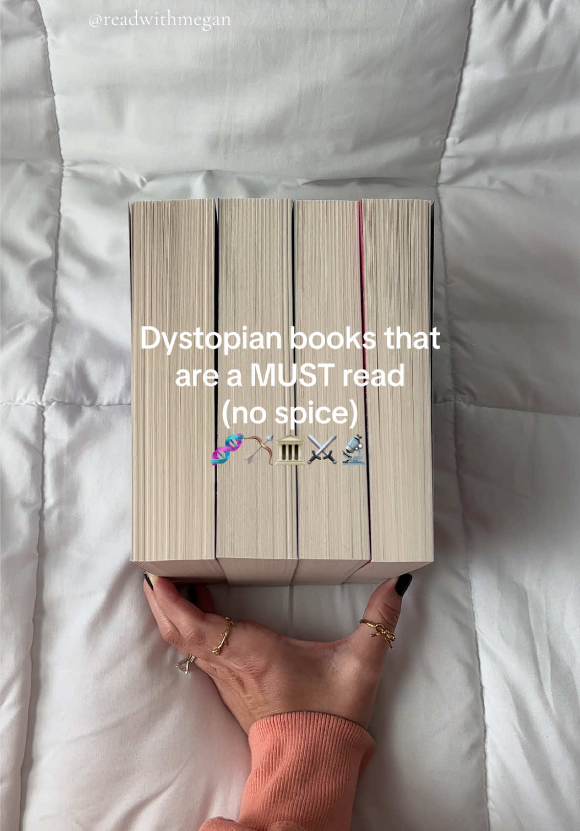 @readswithmegan