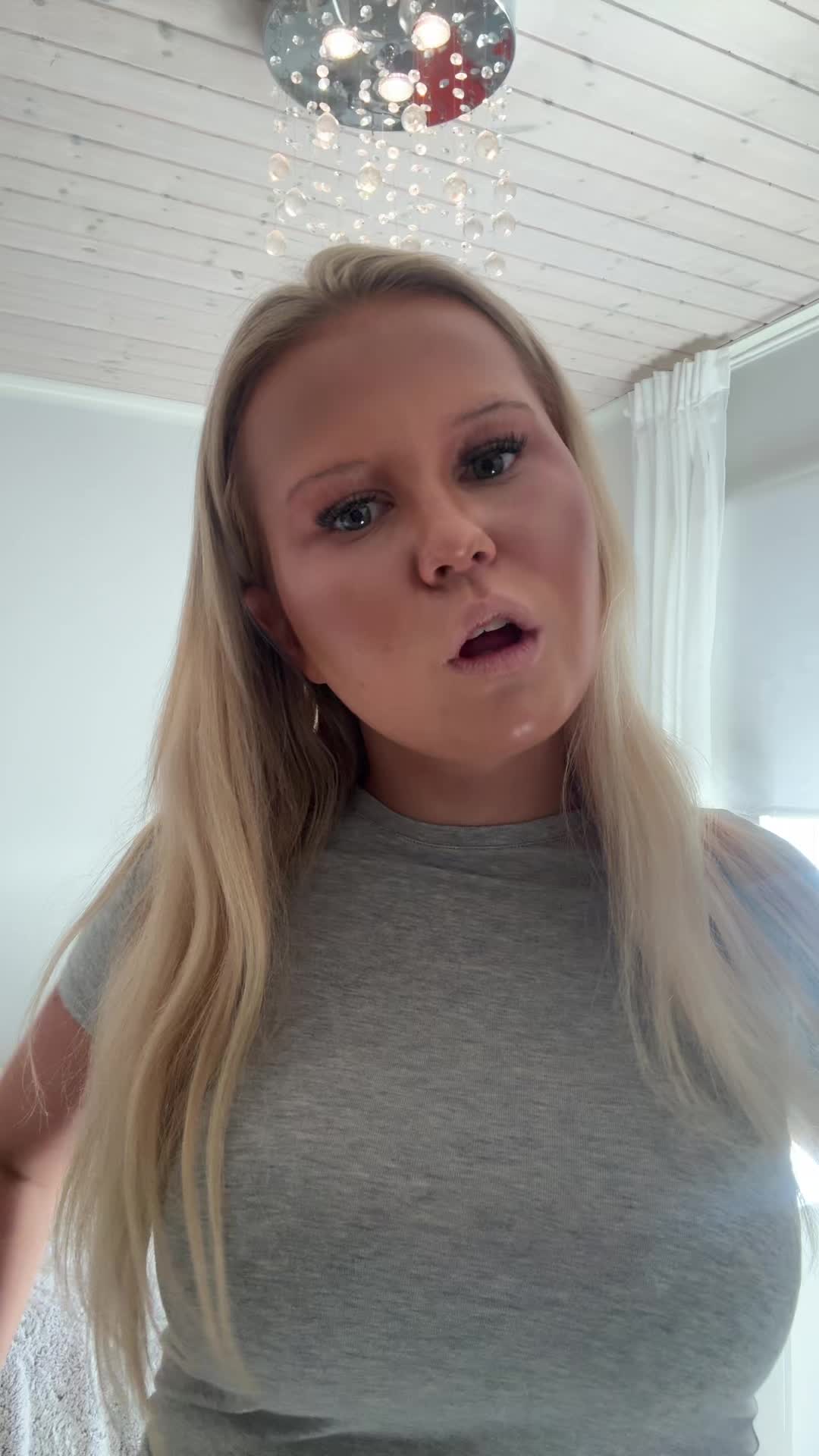 @Holly🛍️🥥🥂