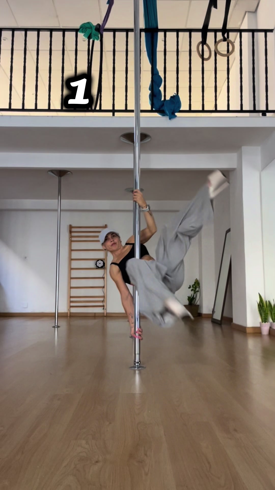 @lesiapoledance