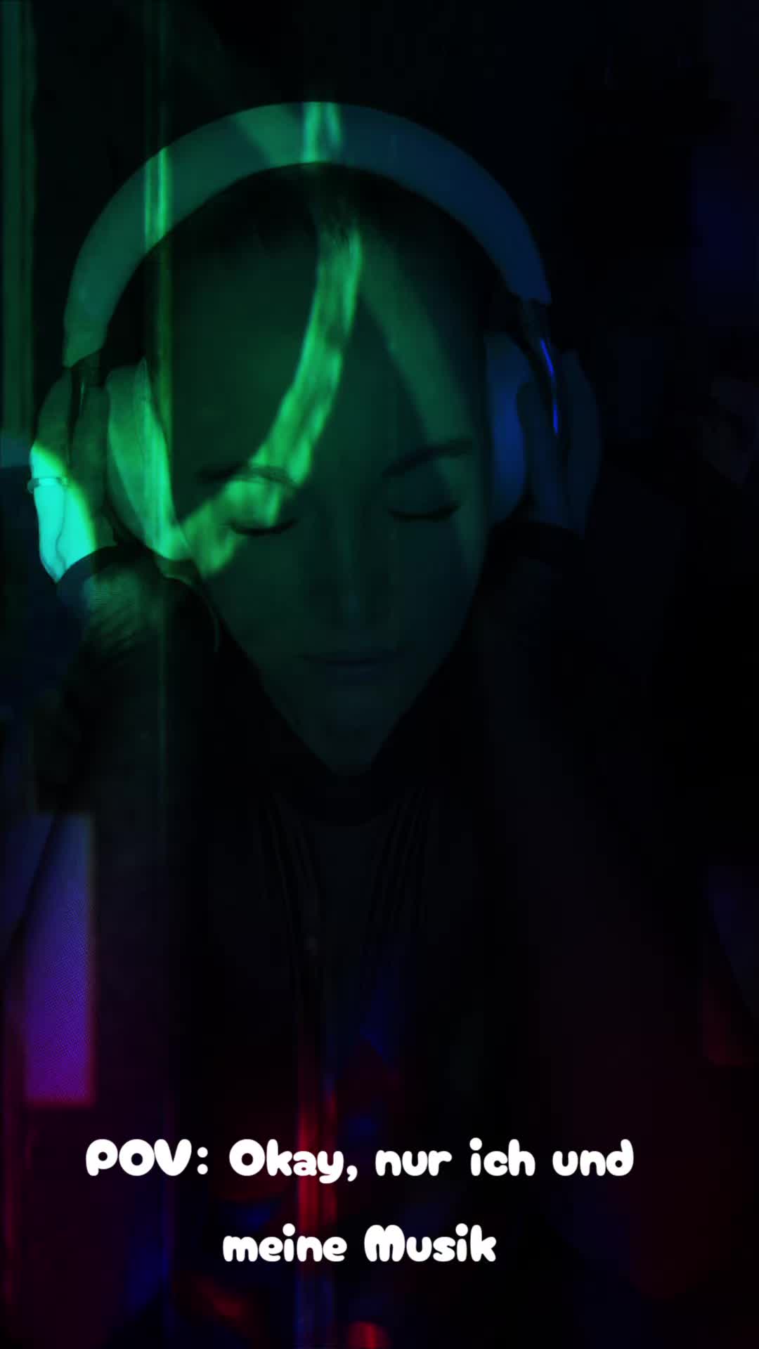 @x Berlin-Boat-Girl x