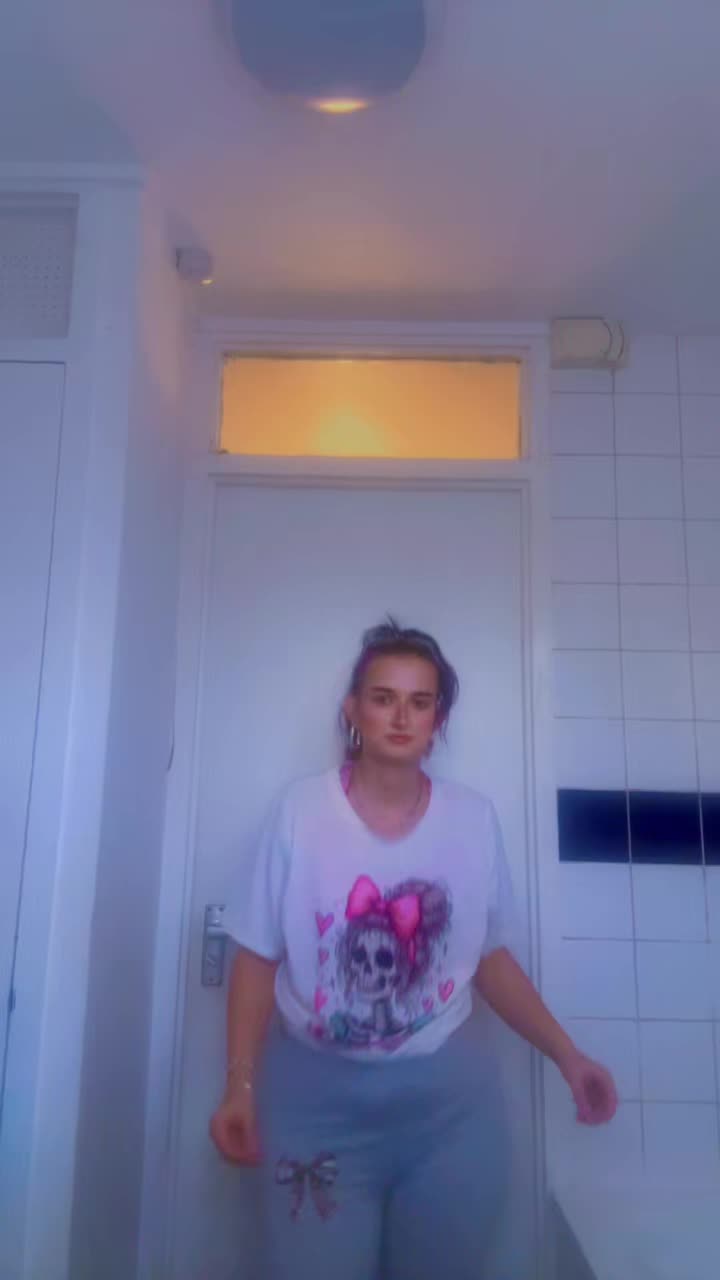@Louise🩵