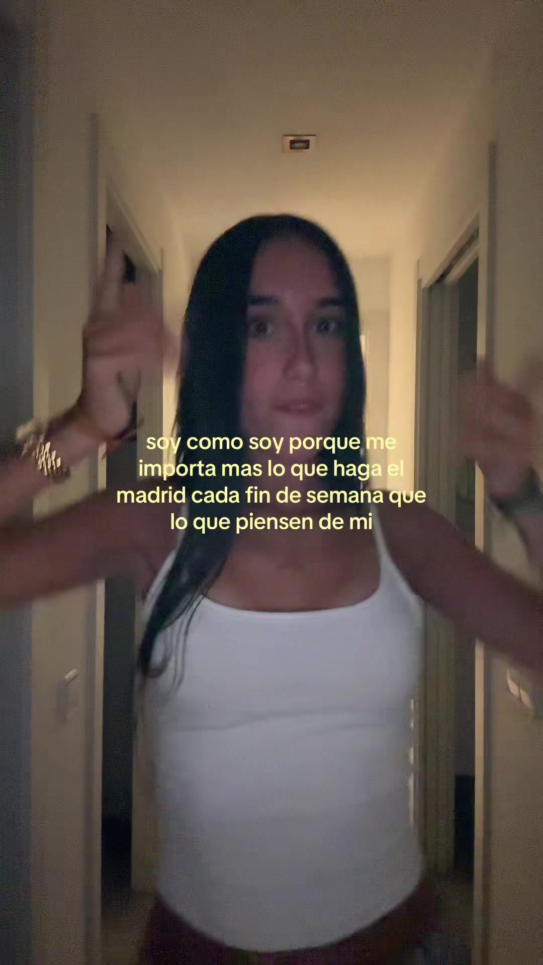 @avril con v