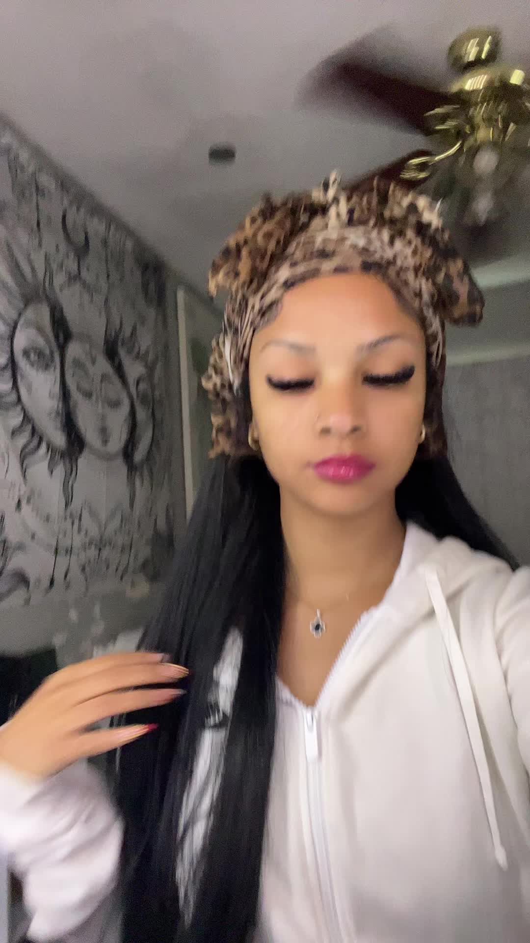 @⃟