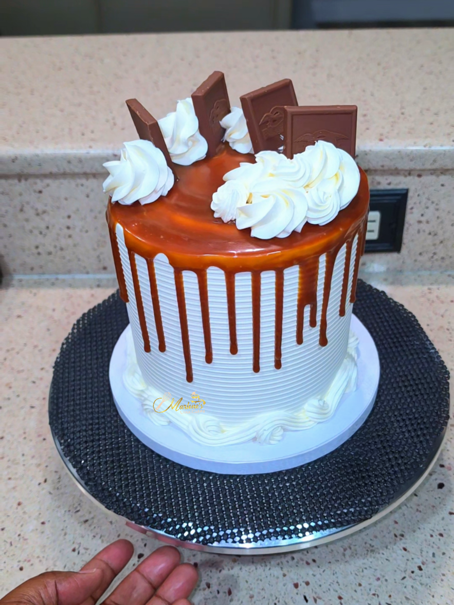 @Marlene'sLuxx_Cakes&HomeDecor