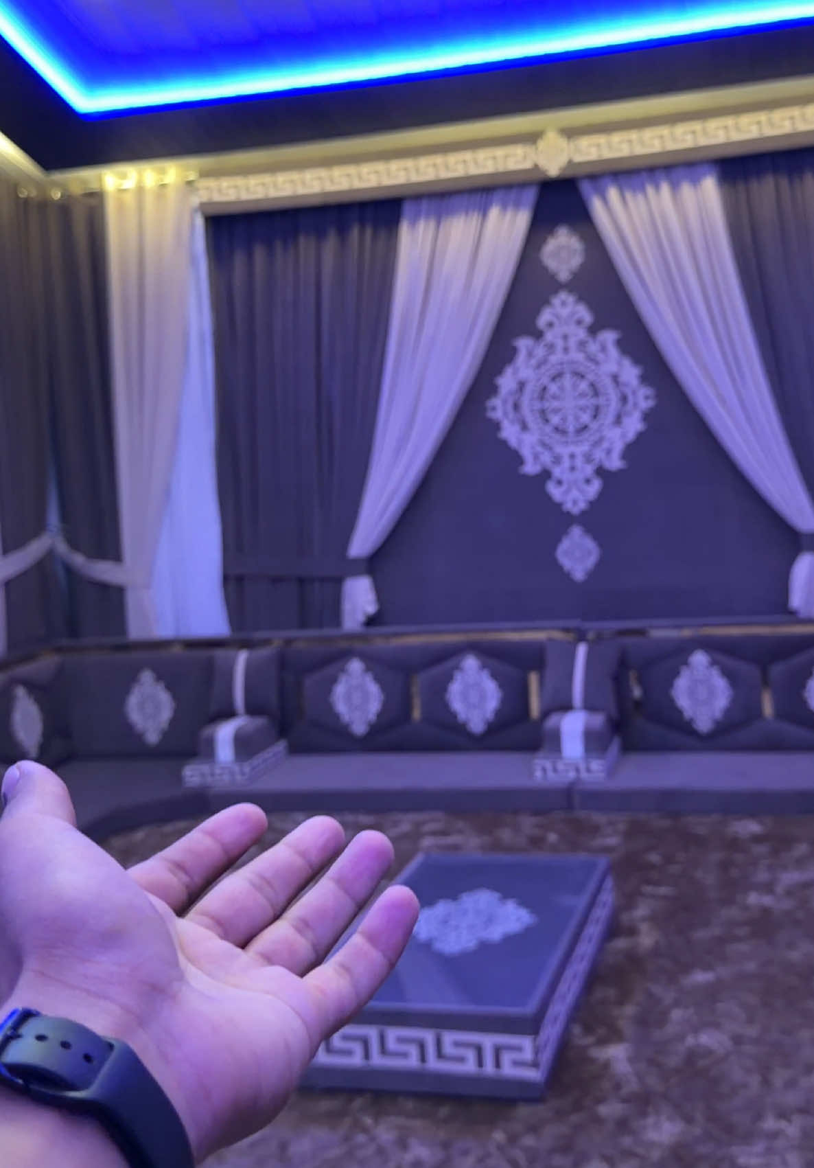 @𝒮𝐻𝒜𝐻 𝒢 👑