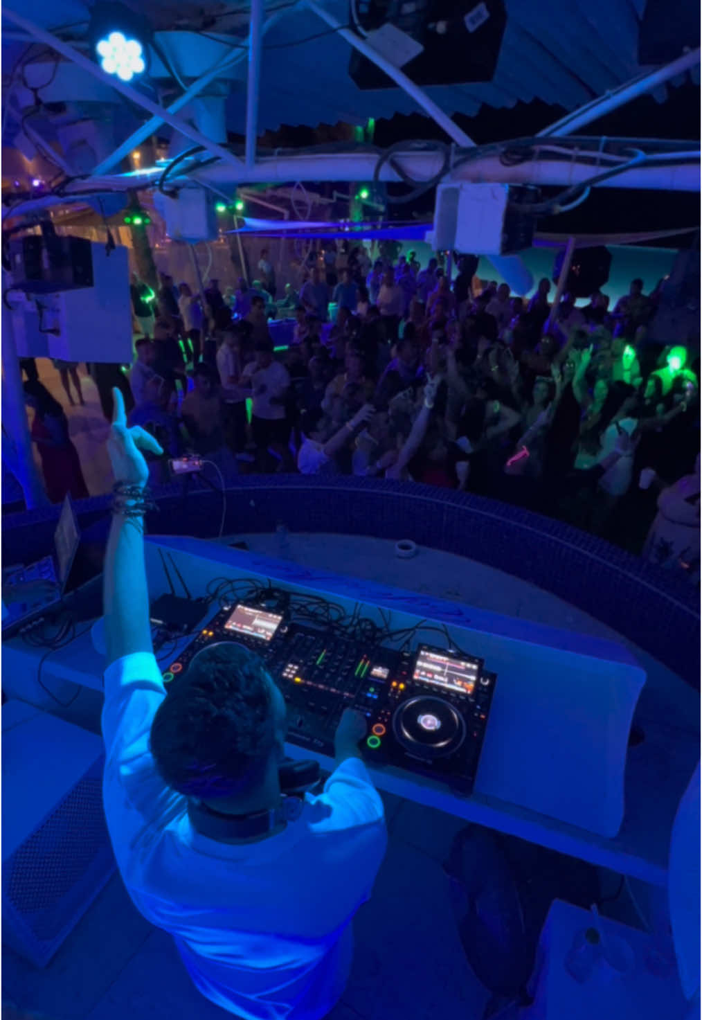 @DJ N&Egrave;O-X