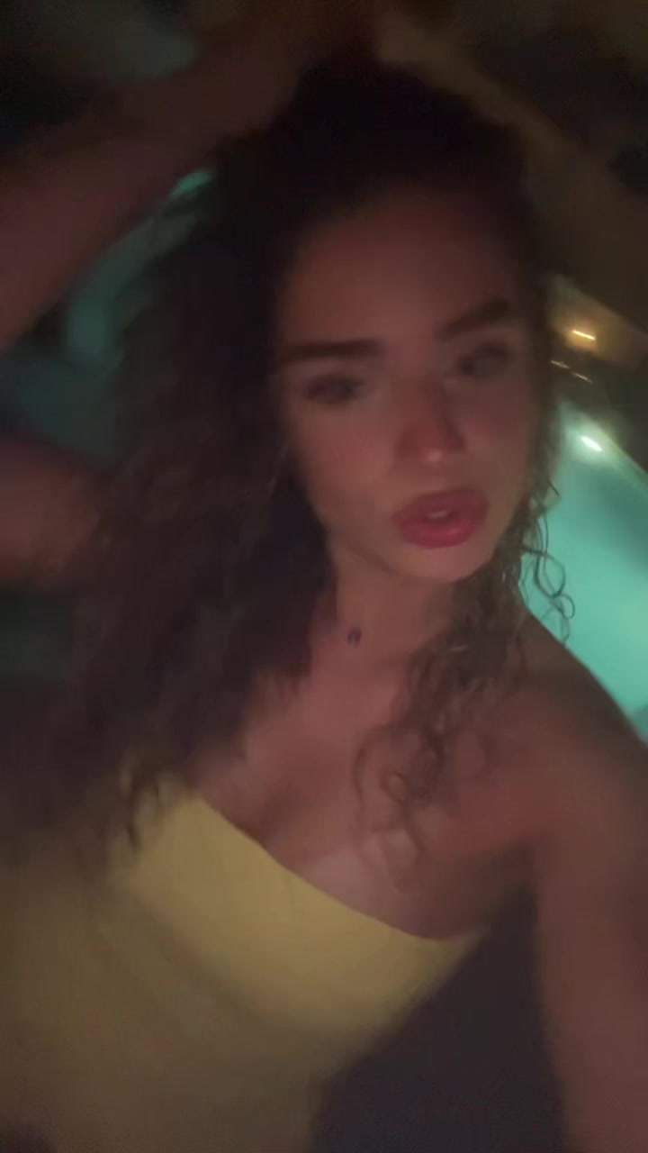 @𝒱