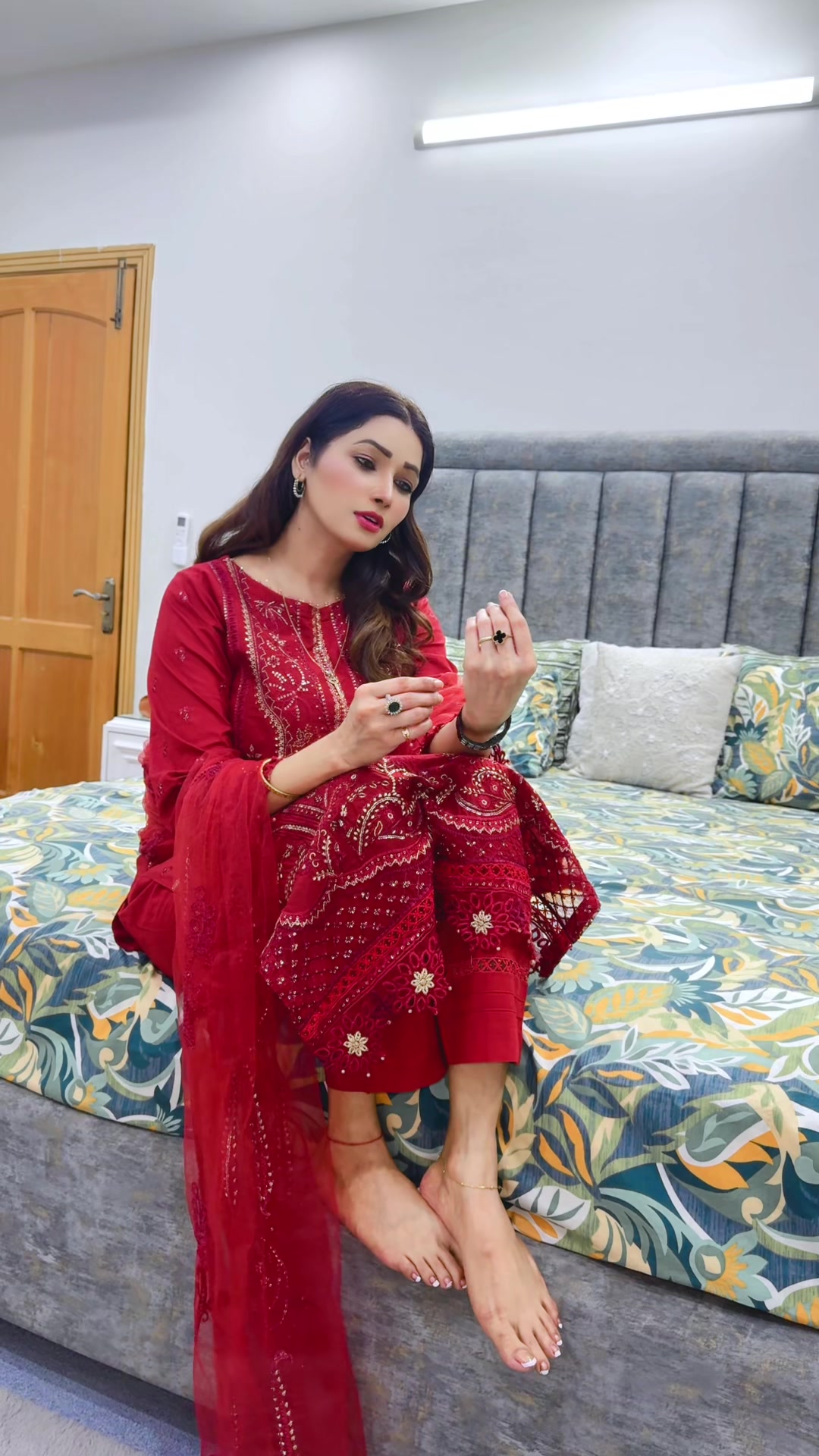 @Zara Malik 2244