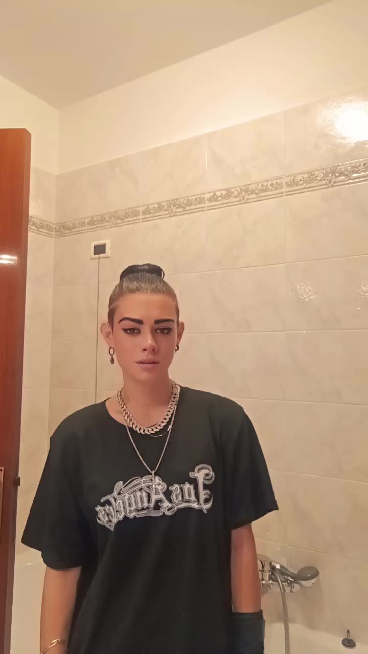 @Ally_04