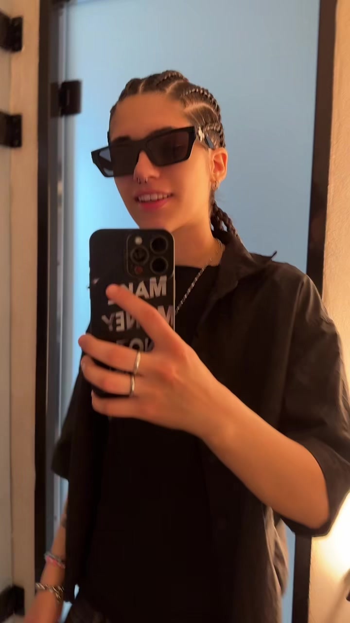 @de