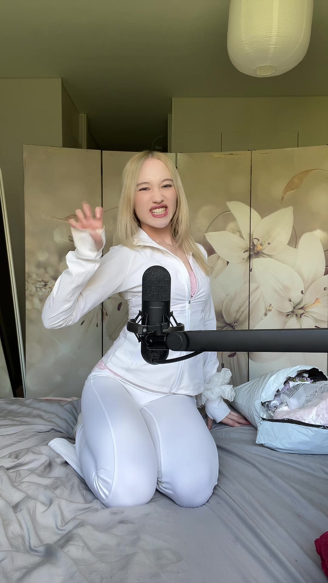 @thecutemirrorgirl