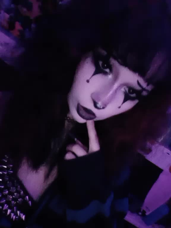 @⦻live ⁉️