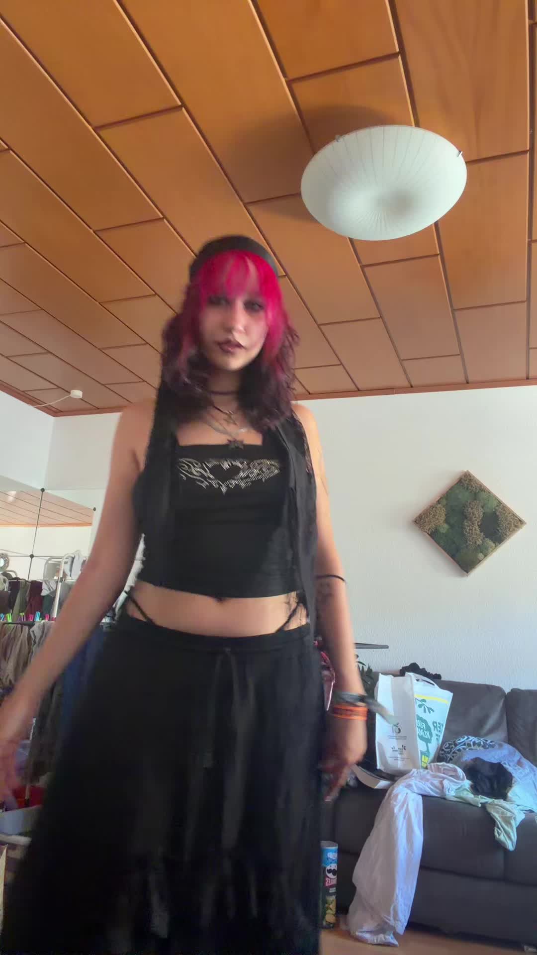 @EmiliaVibes
