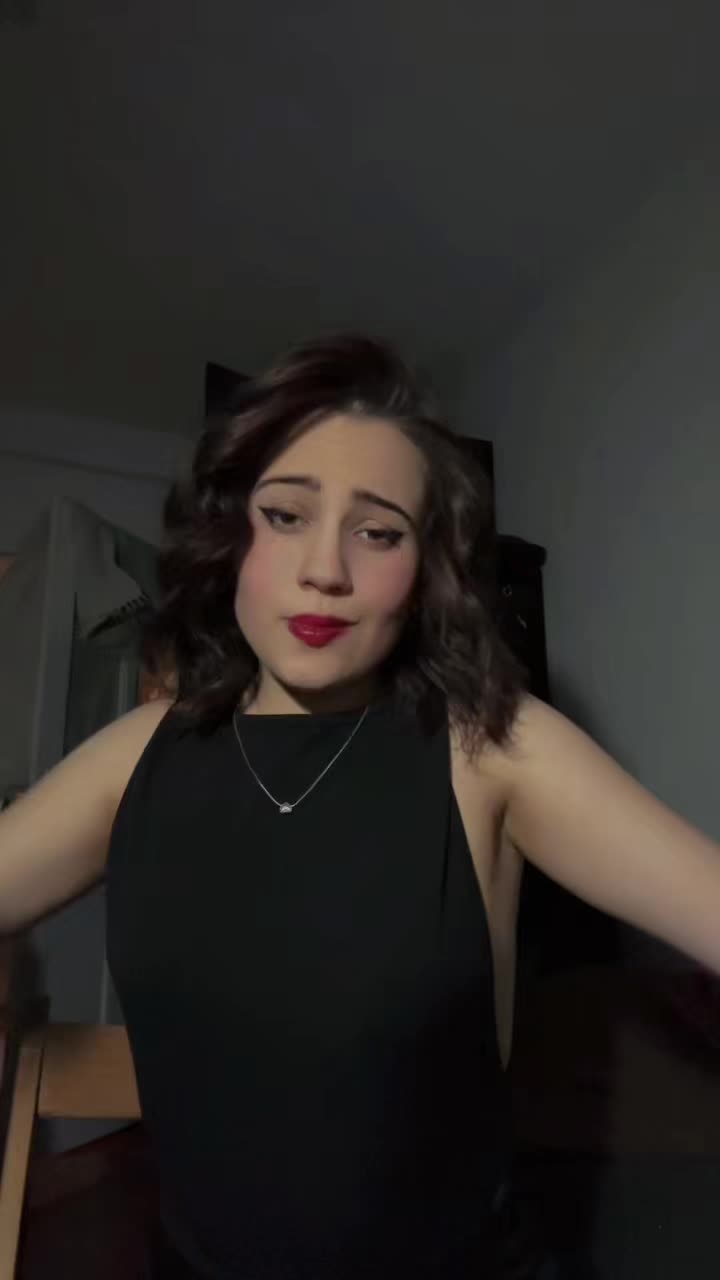 @esztike