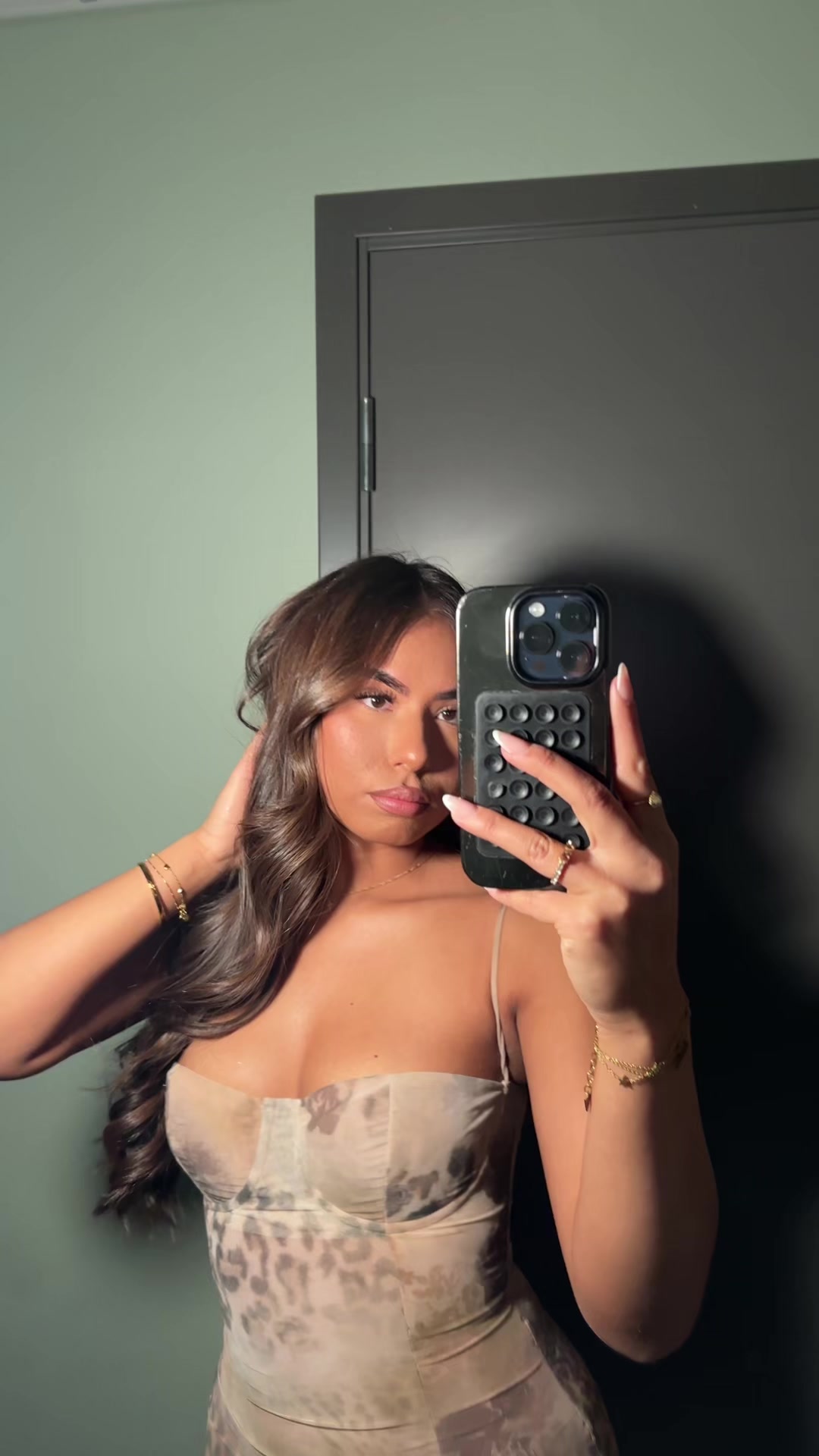 @𝑬𝑬