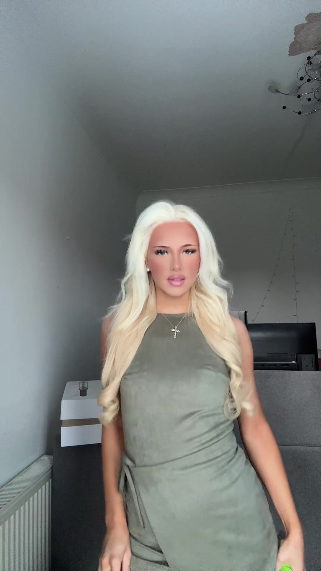 @Chlobo