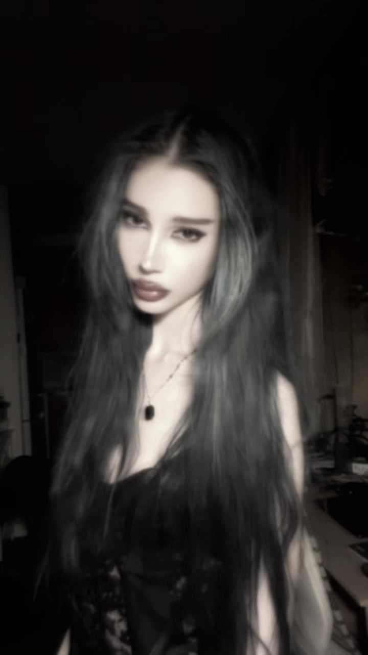 @nora valeria