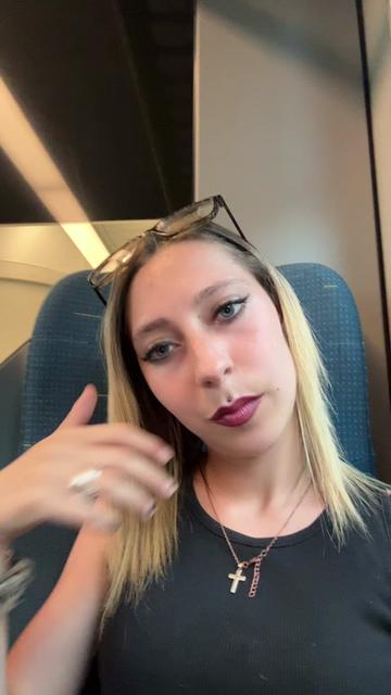 @Claudia🖤