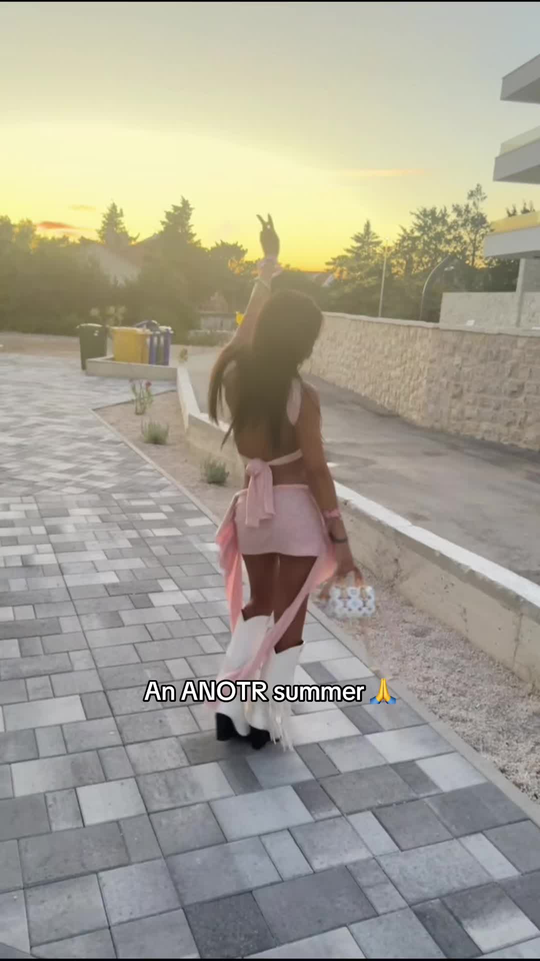 @poppylivingstonex