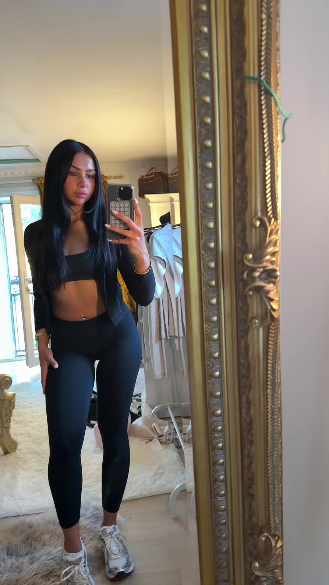 @bella