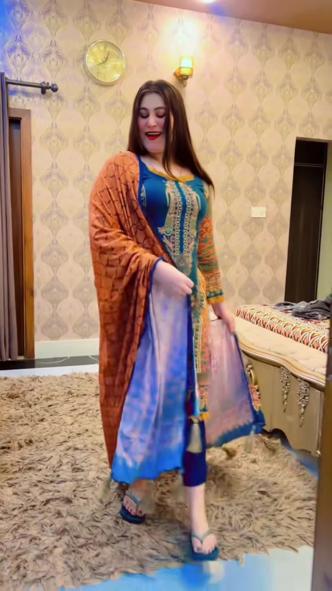 @𝗙𝗮𝗿𝘄𝗮 𝗾𝘂𝗲𝗲𝗻 👑
