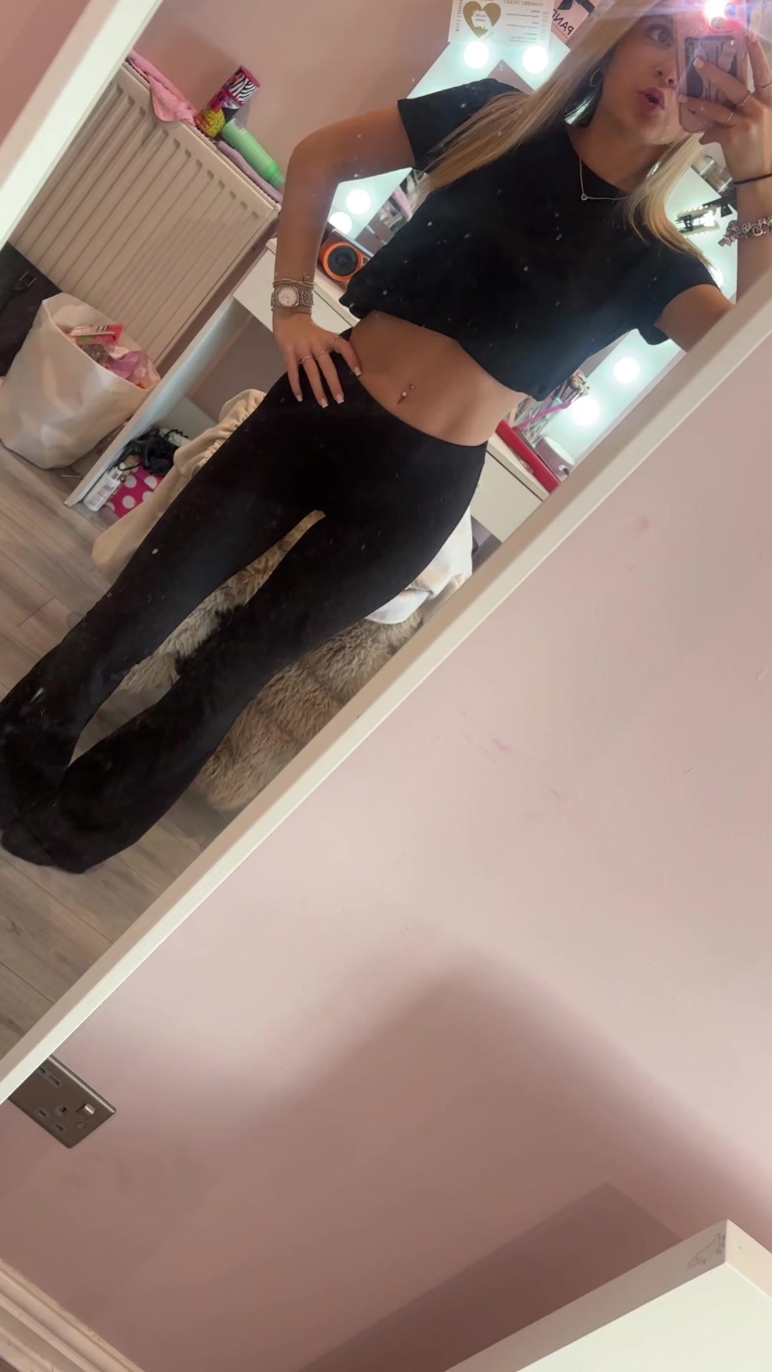 @𝐜𝐚𝐫𝐥𝐚𝐡𝐨𝐥𝐦𝐞𝐬𝐱