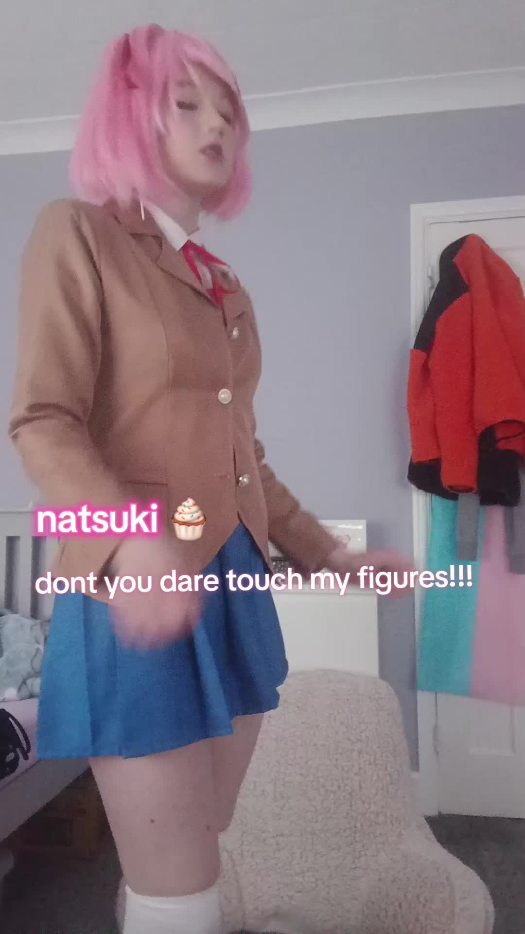 @gaptoothed_cozplayer>:3