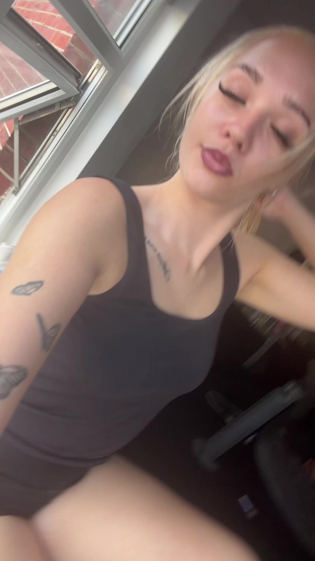 @xosezzyxo