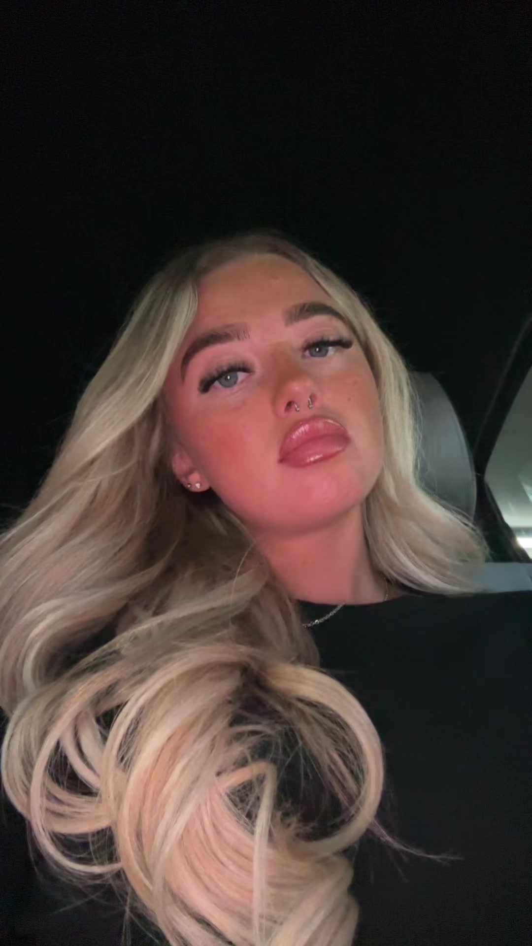 @ROBYN 🖤