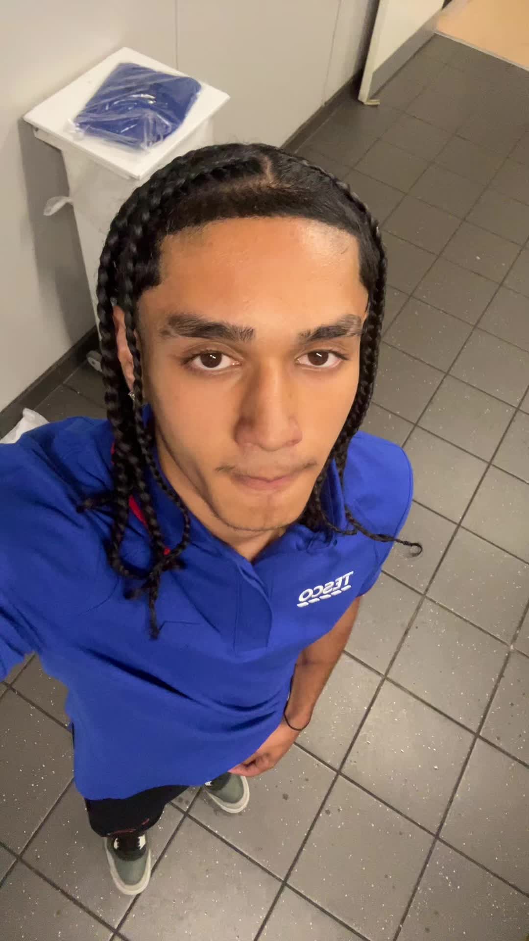 @🦈